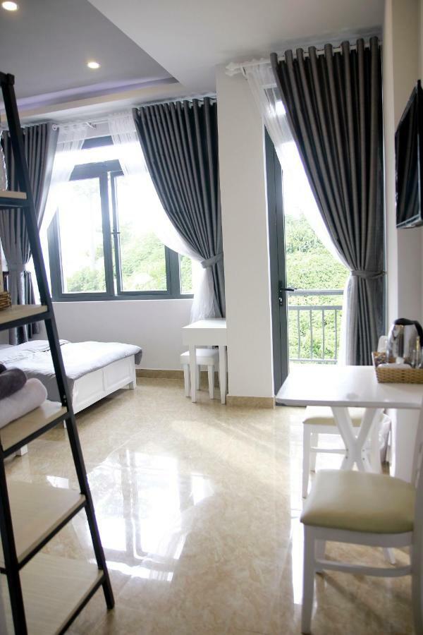 Guest house Grey House *