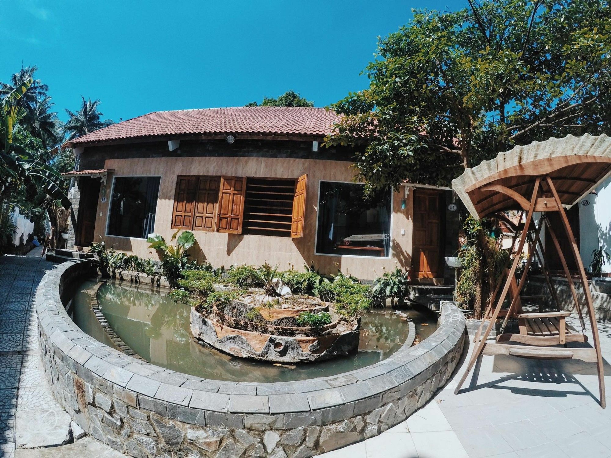 Sea Living Hostel *