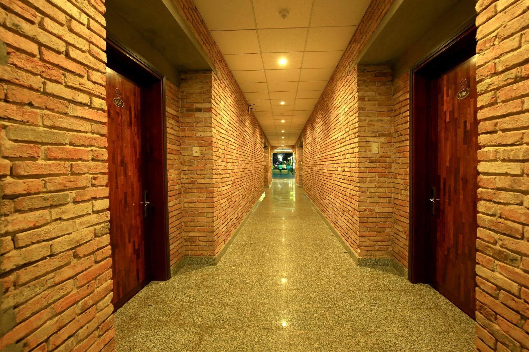 New Wave Hotel