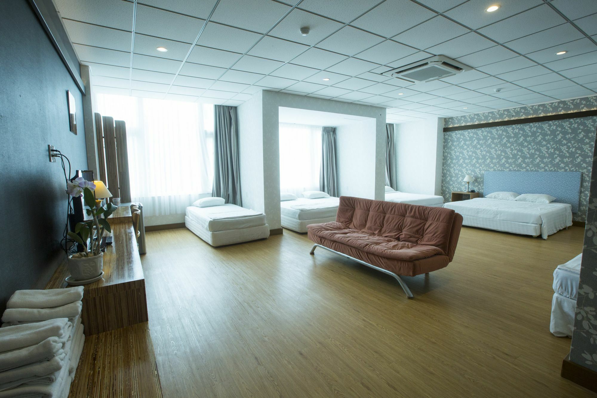 New Wave Hotel