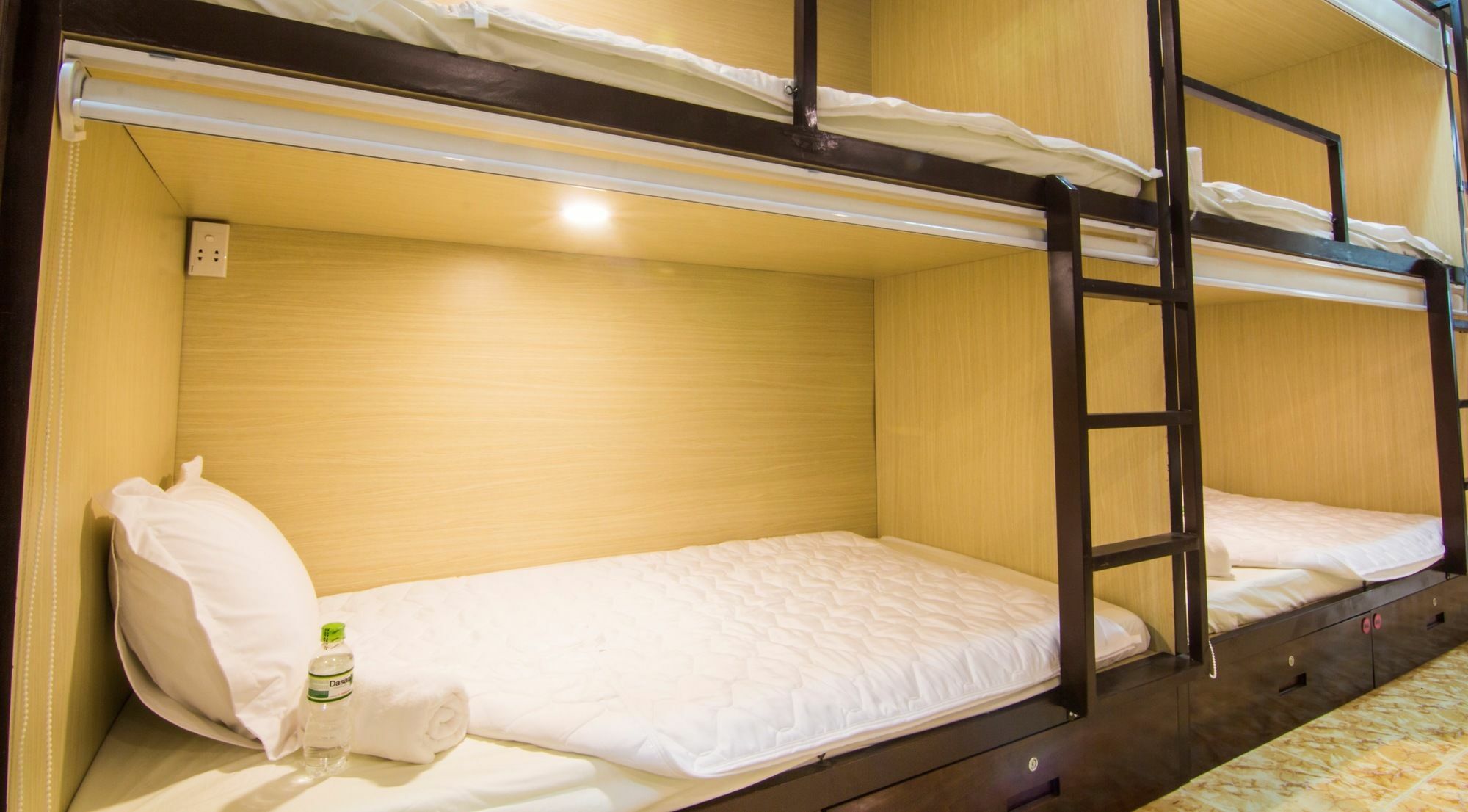 Dream Box Hostel *