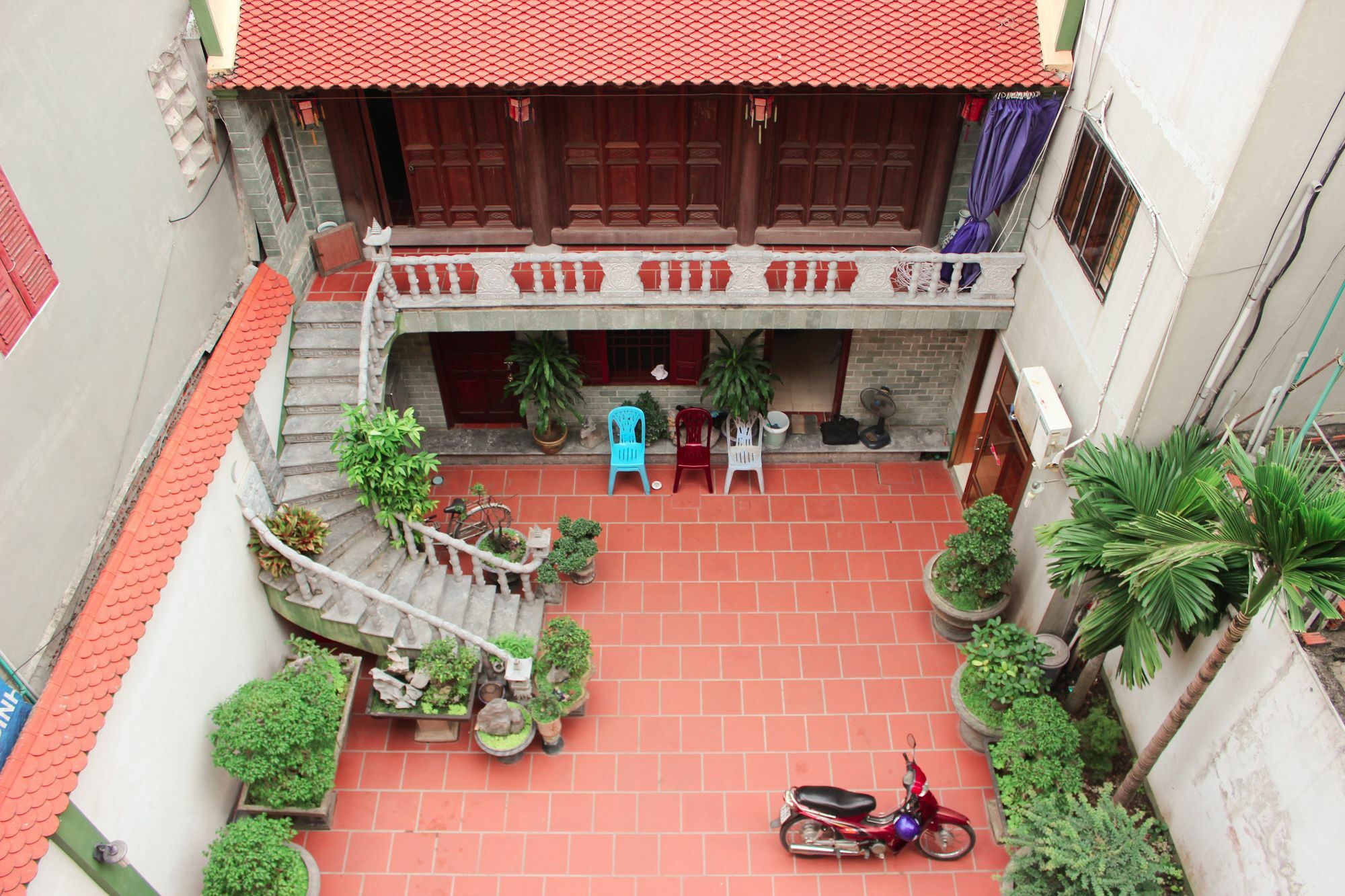 Le Hotel