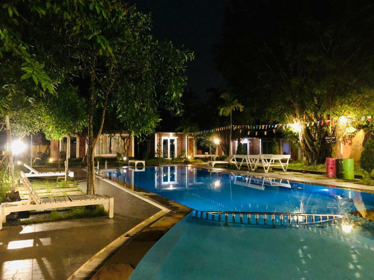 Her Bungalow 2*
