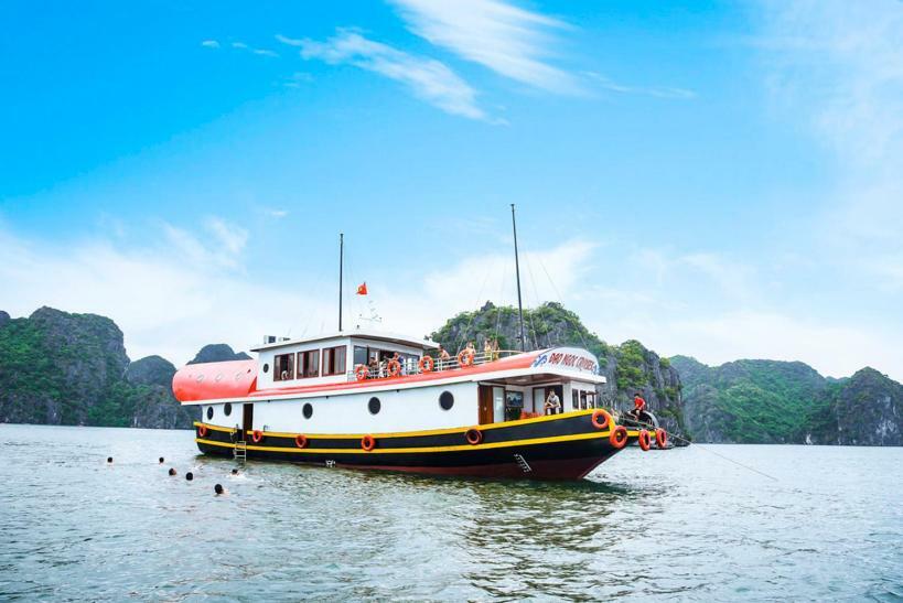 Botel Cat Ba Bay Cruises 2*