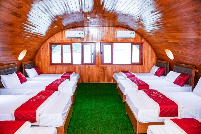 Cat Ba Bay Cruises Botel Dong Khe Sau