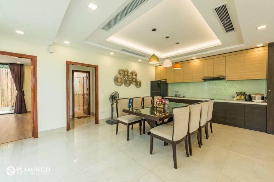 Happy Owner Villa Ngoc Quang