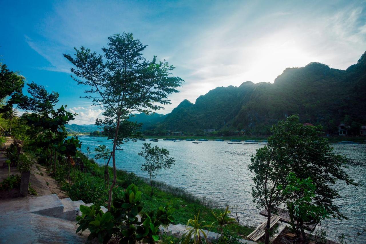Applebee's * Phong Nha