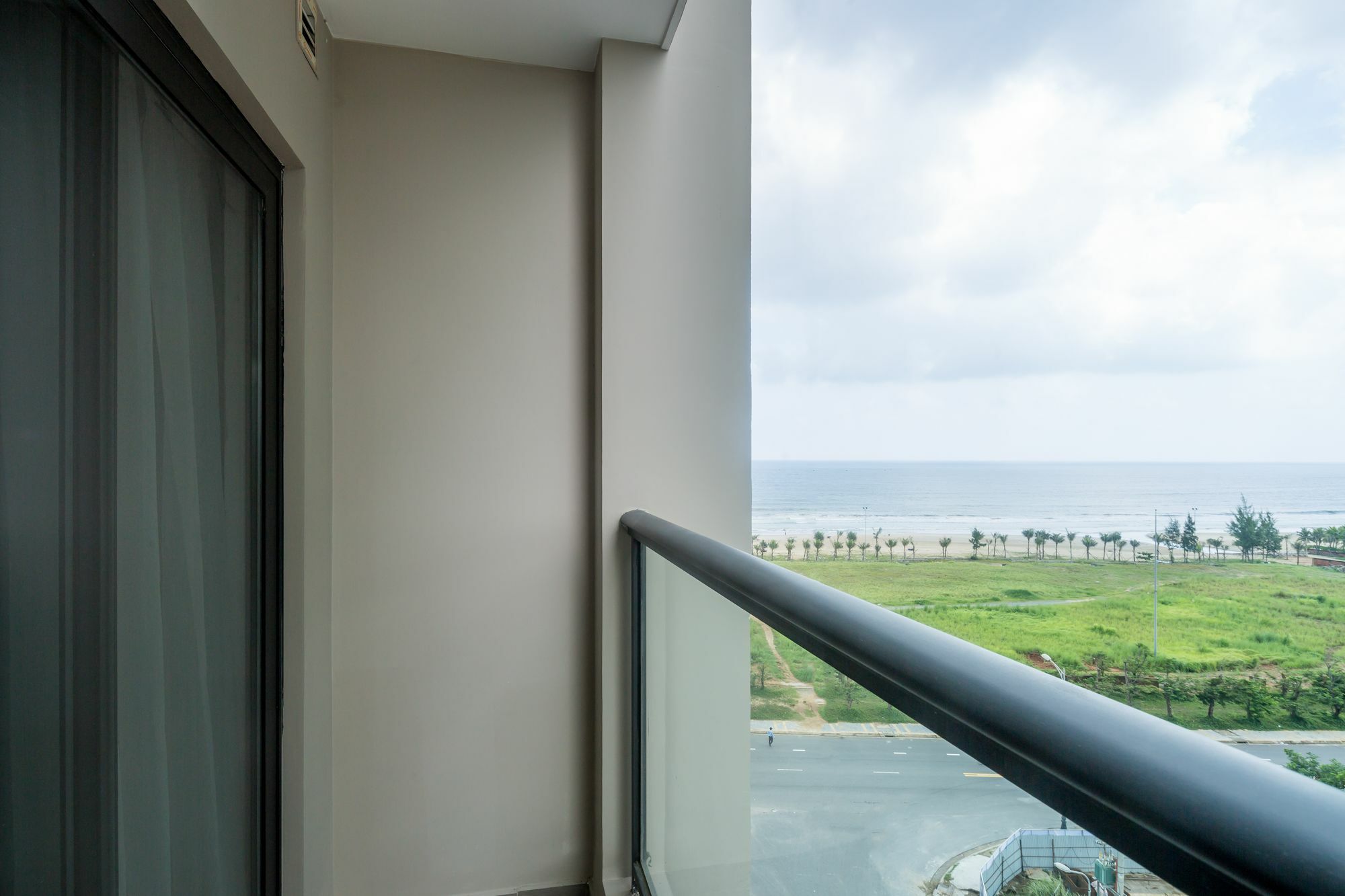 Beachfront Luxury - Rooftop Pool - Apartment Da Nang
