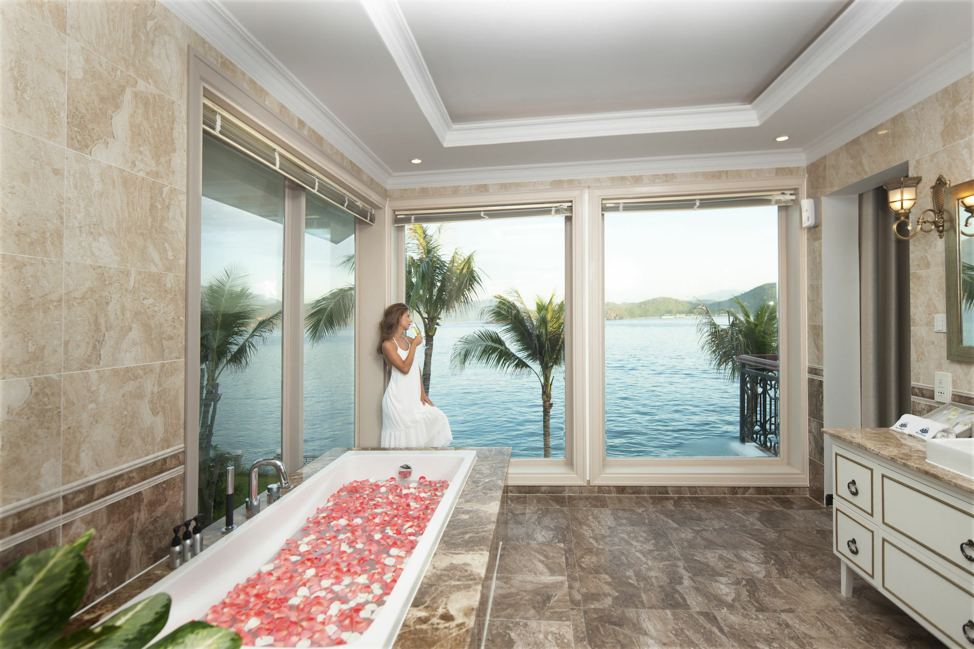 Merperle Sunset Villa Hon Tam Island