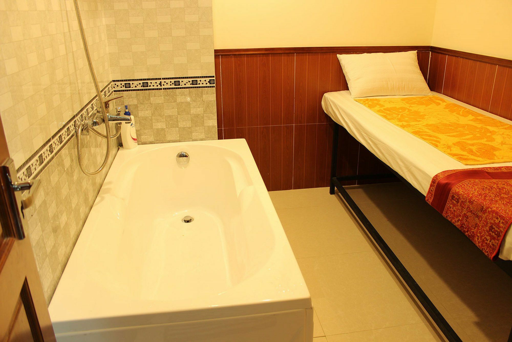 Hotel Cau Rong 2*