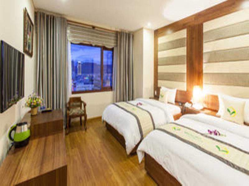 Hotel Moonlight & - Center, High Floor, Great Location & Great Views & Dragon Bridge Views