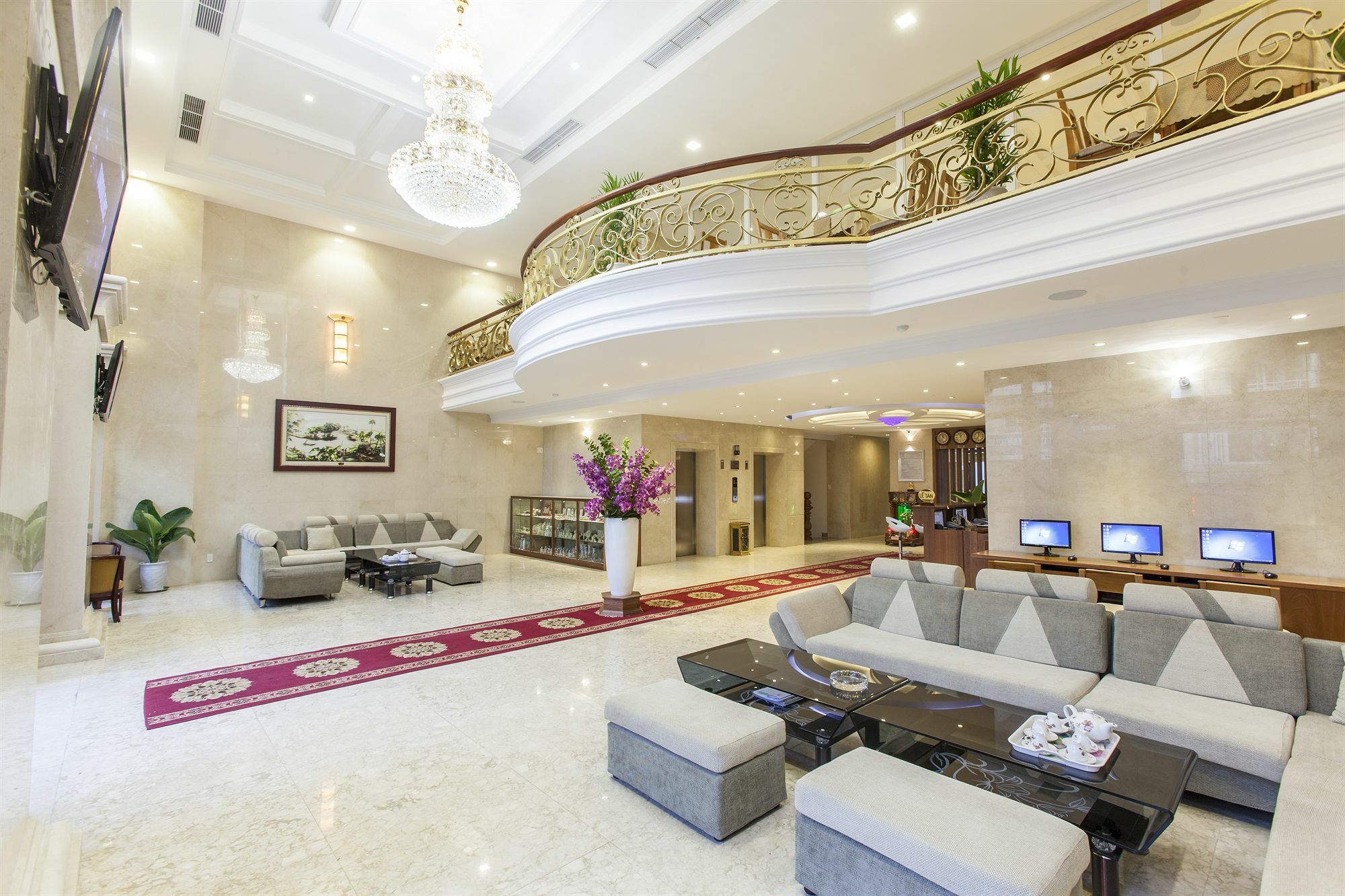 Hotel Moonlight & - Center, High Floor, Great Location & Great Views & Dragon Bridge Views