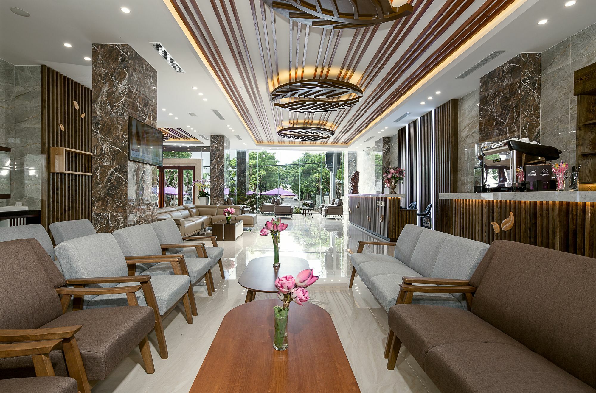 Aria Grand & 4*