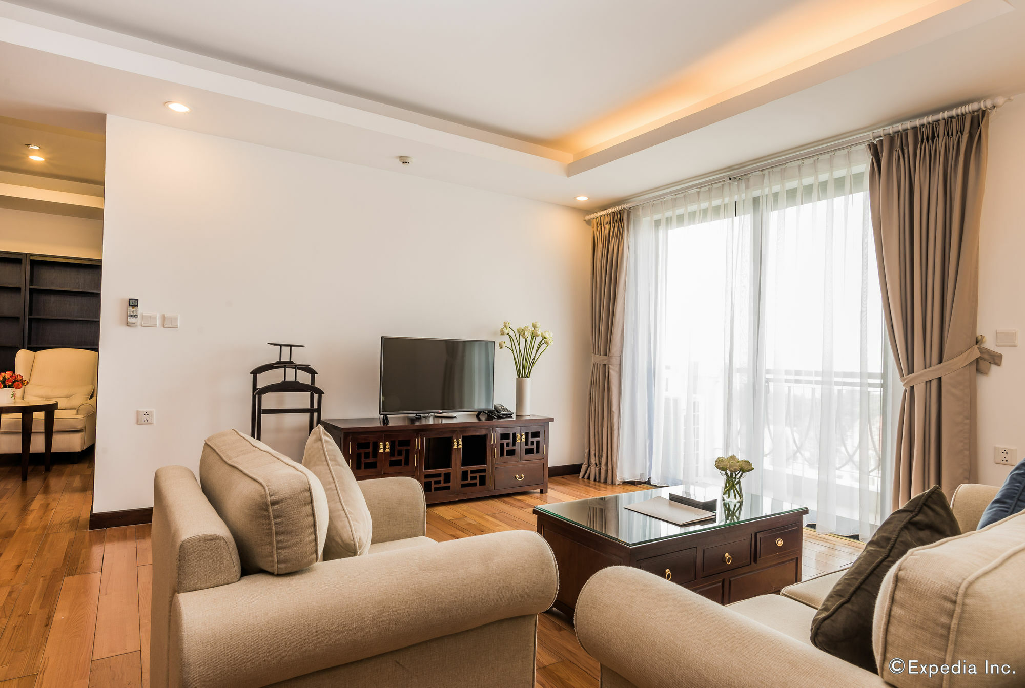 Elegant Westlake 5* Hanoi