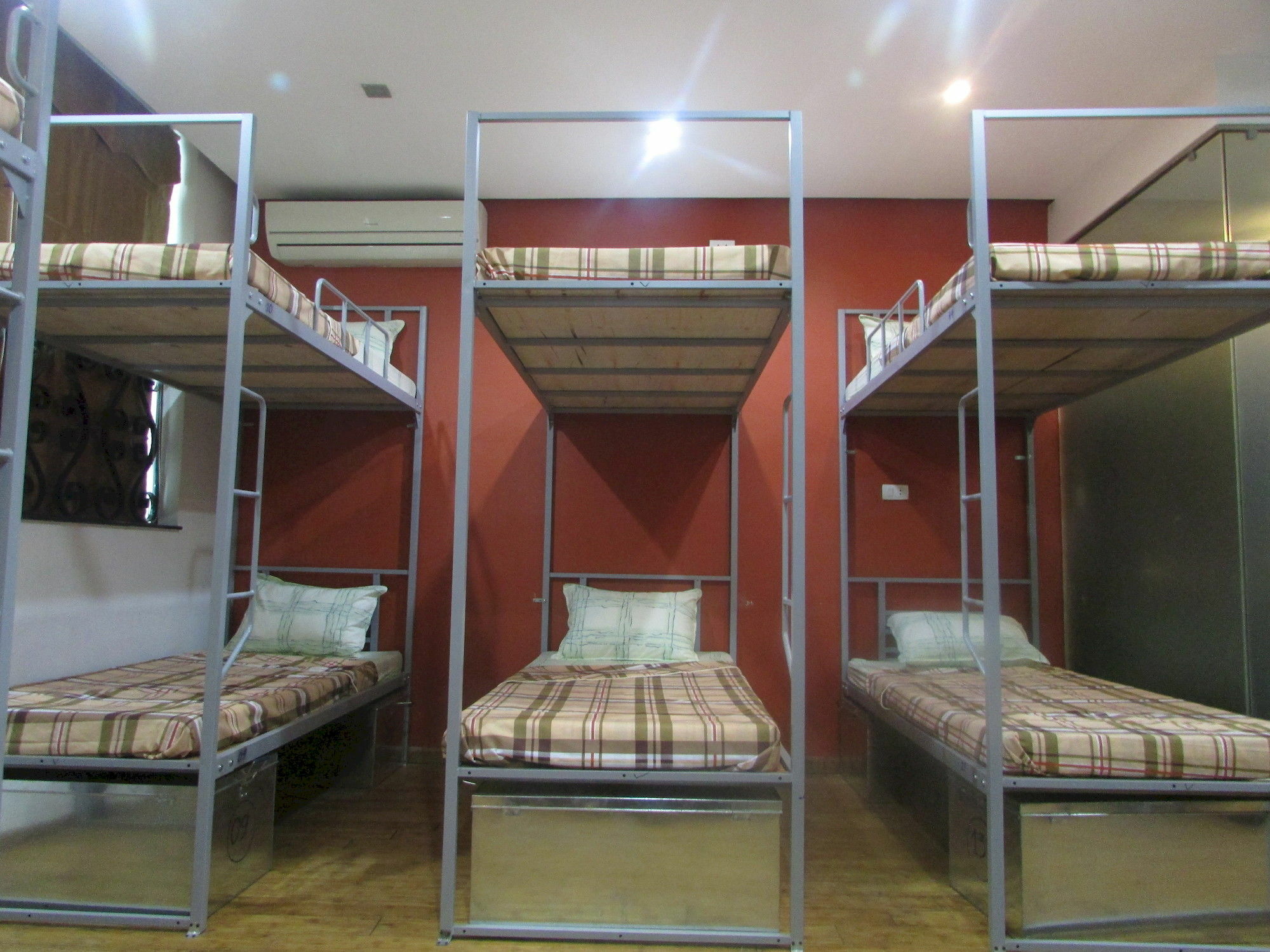 Hostel Light *