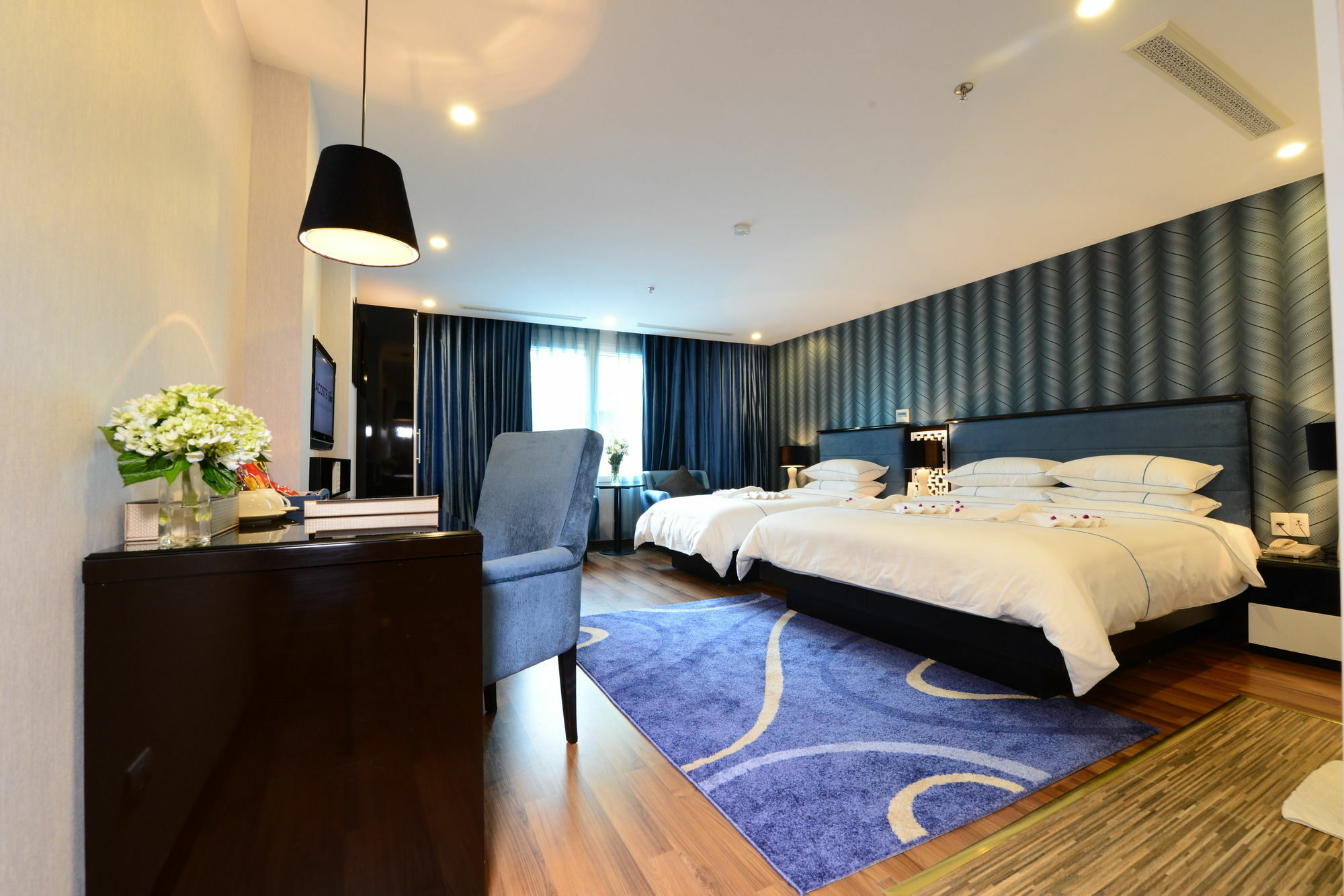Emerald Waters & 4* Hanoi