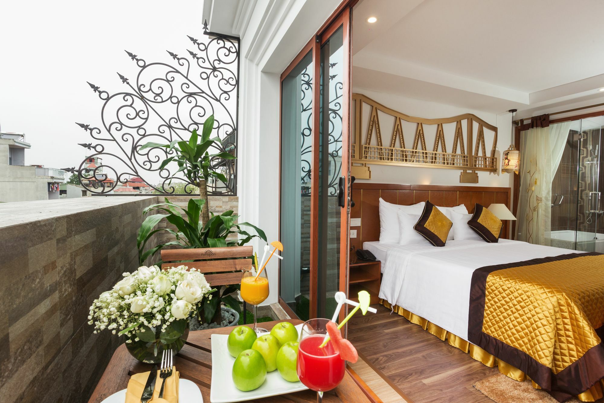 Golden Hotel 3*