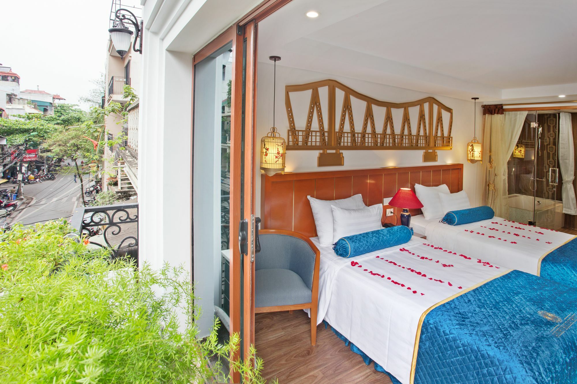 Golden Hotel