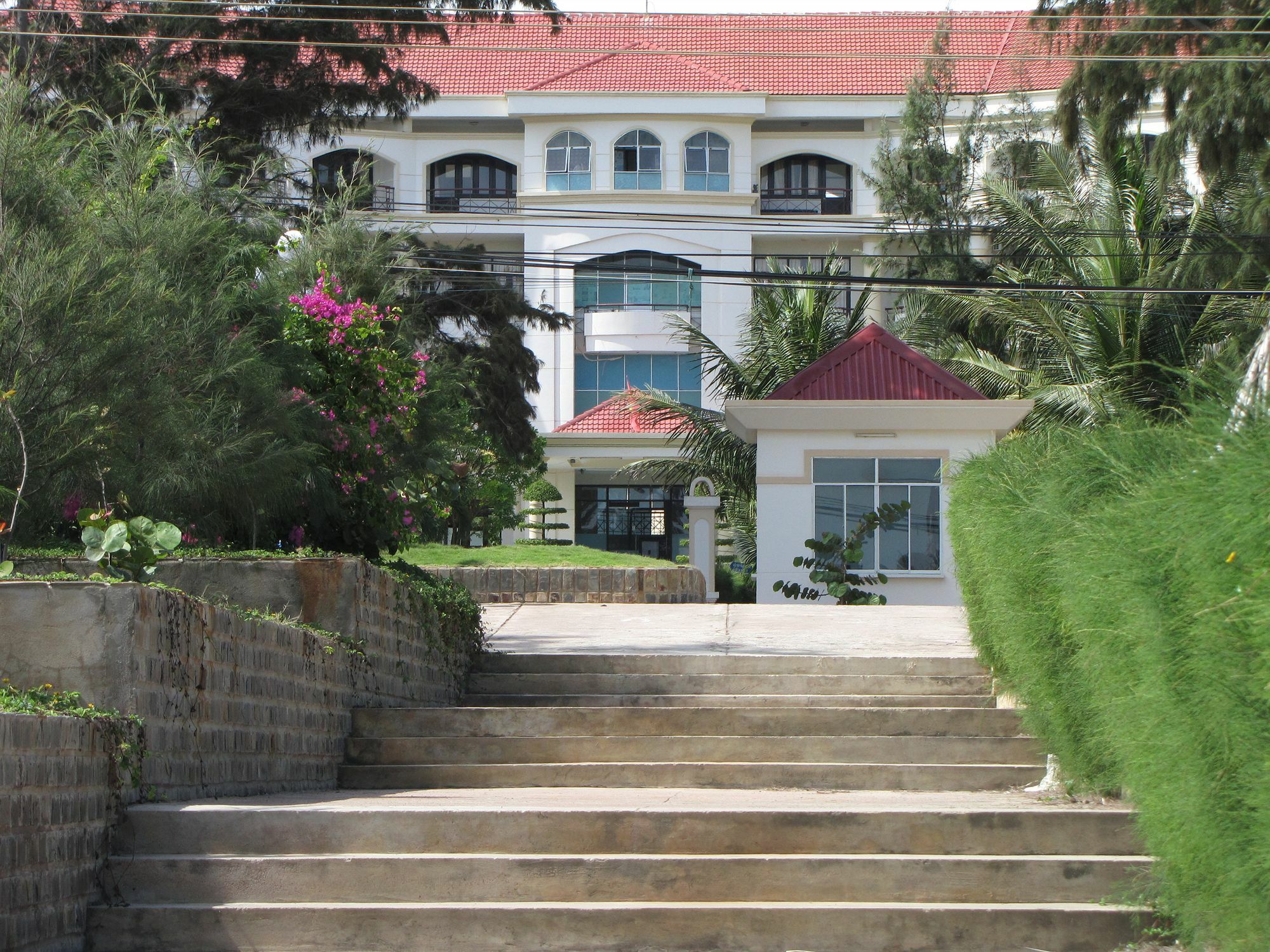 Village Hotel 2*