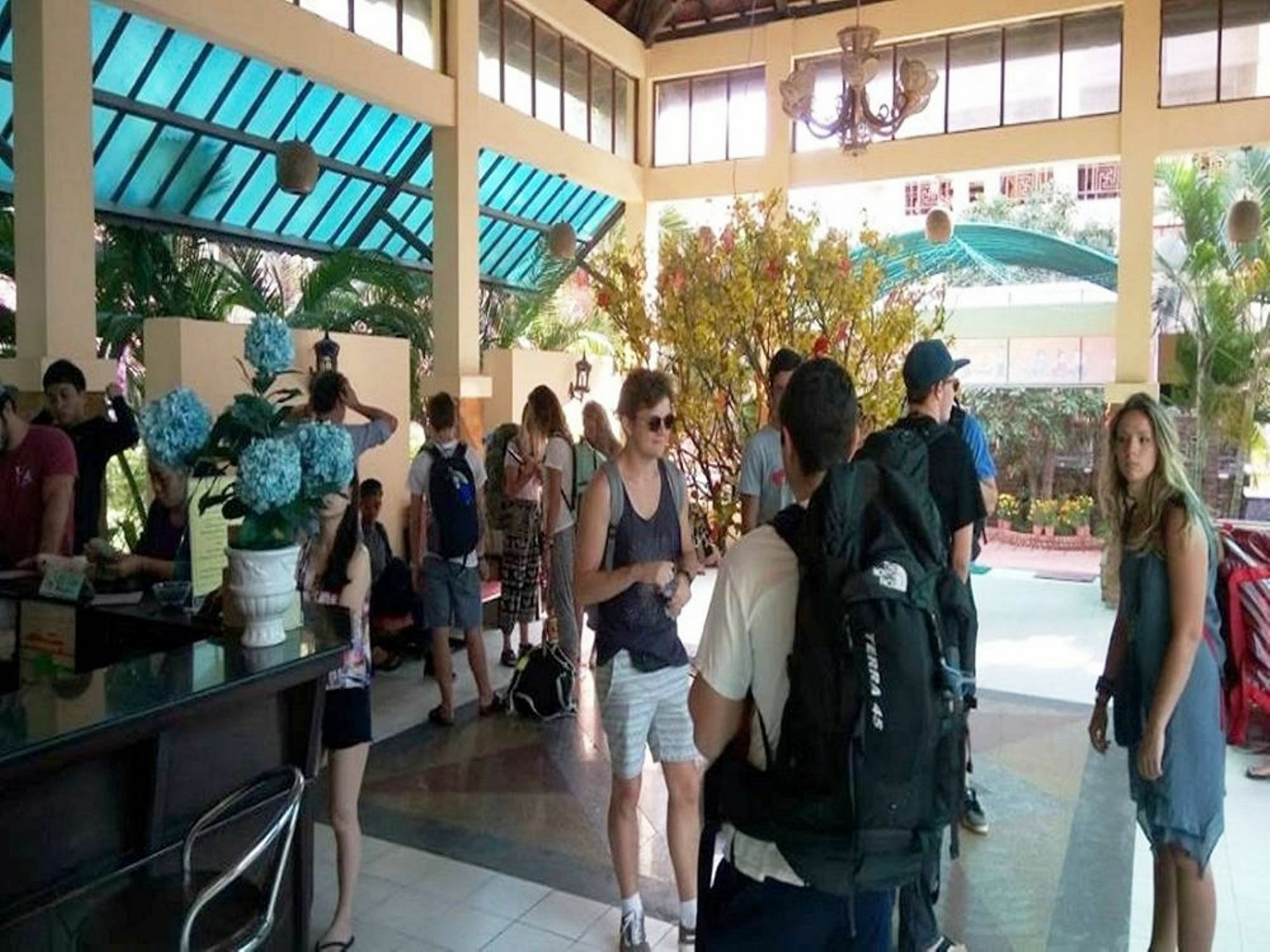 Hon Rom 1 Hotel 2*