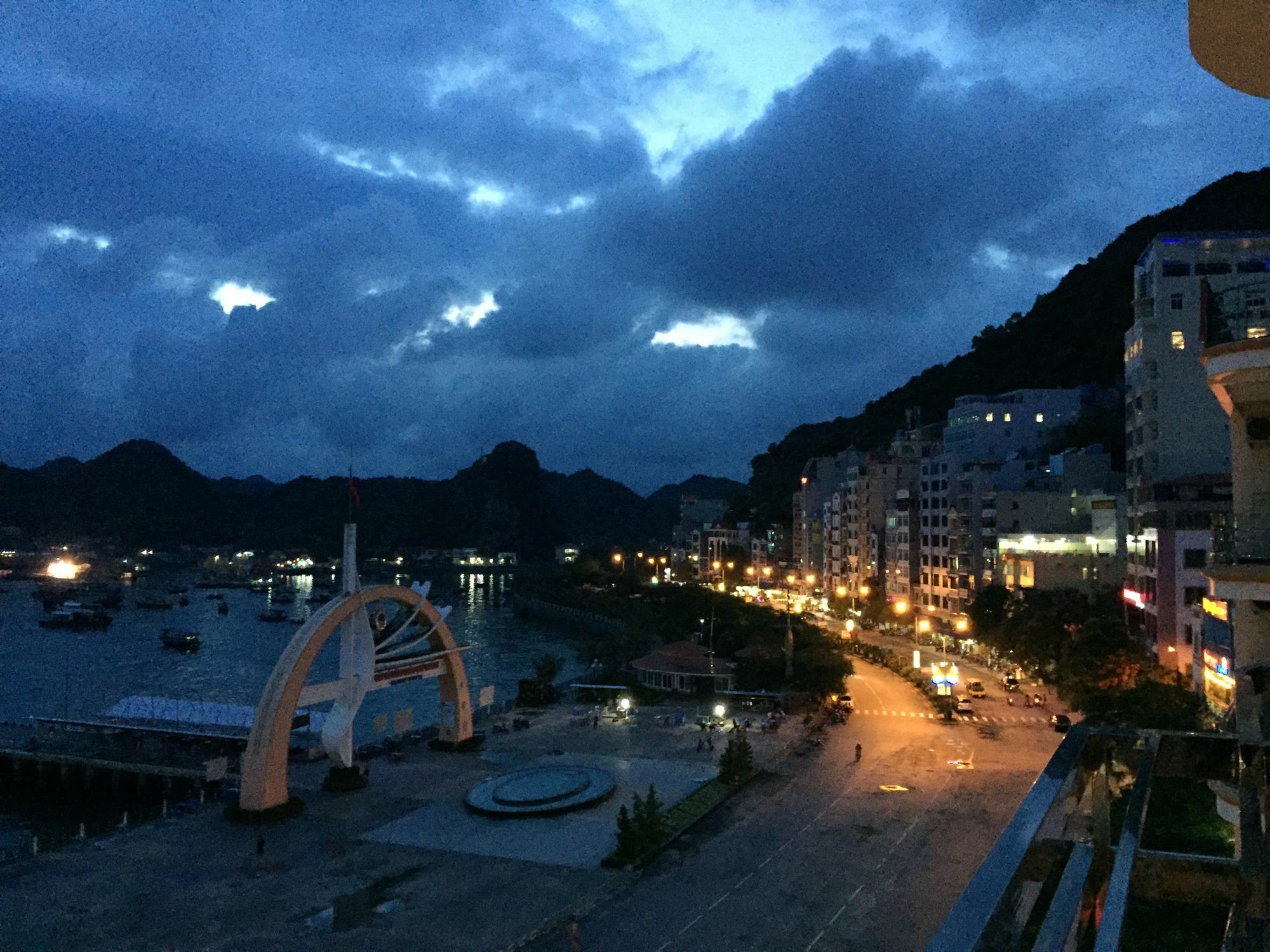 Hotel Catba Dream Dong Khe Sau