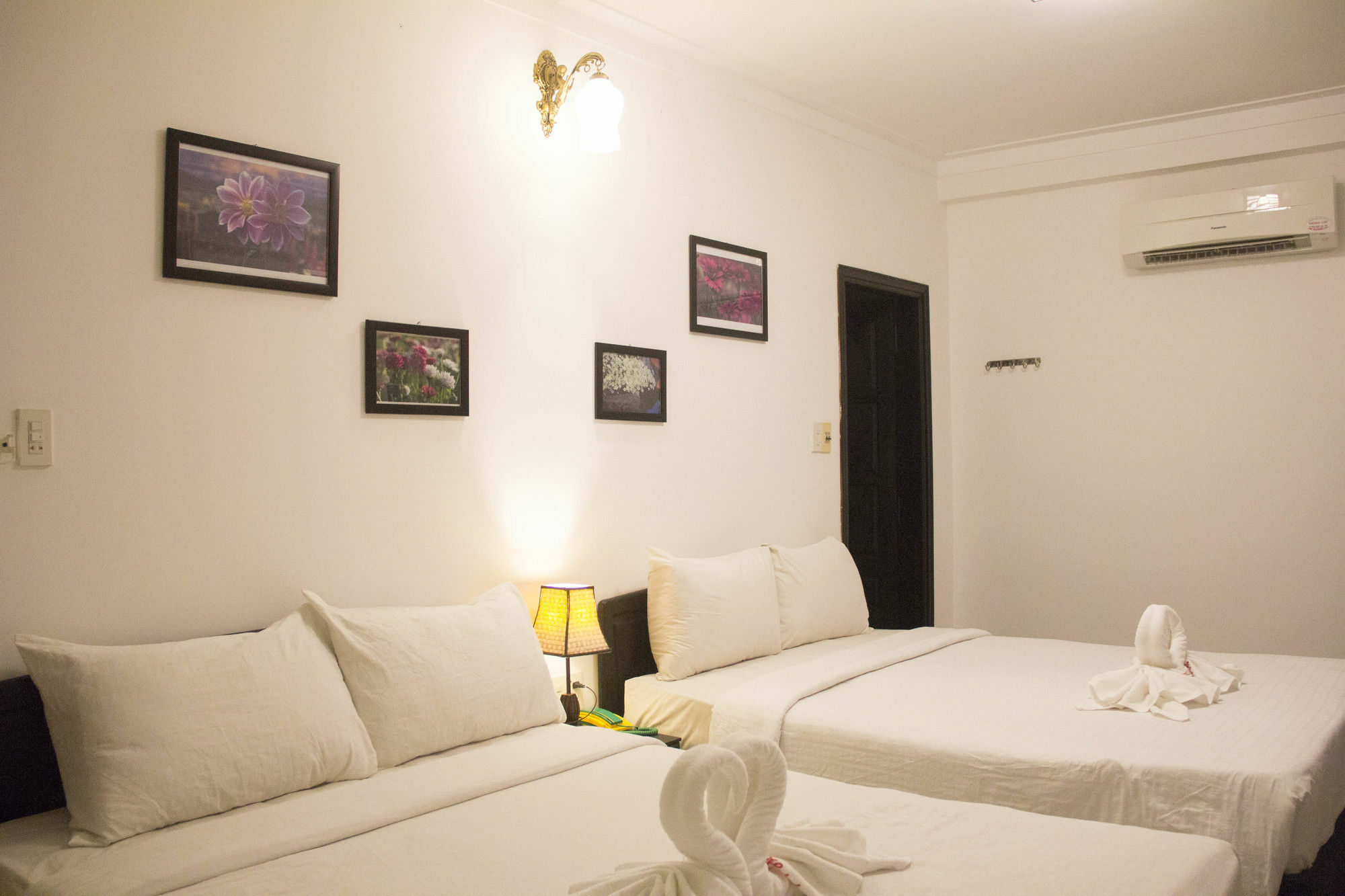 Homestay Charming Riverside Hue