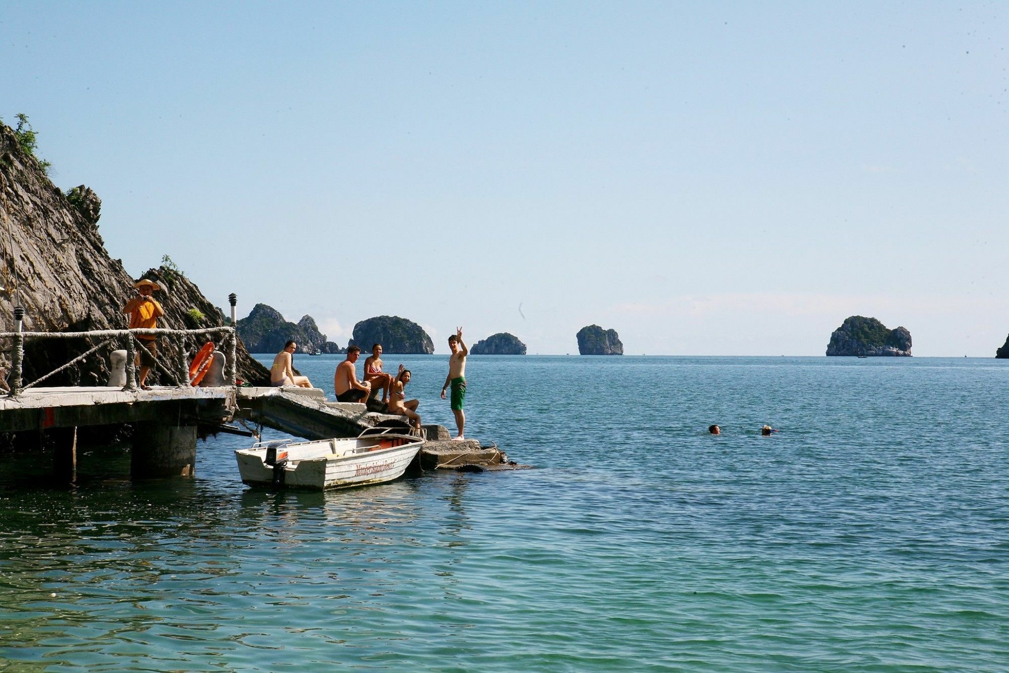 Monkey Island Hotel Dong Khe Sau