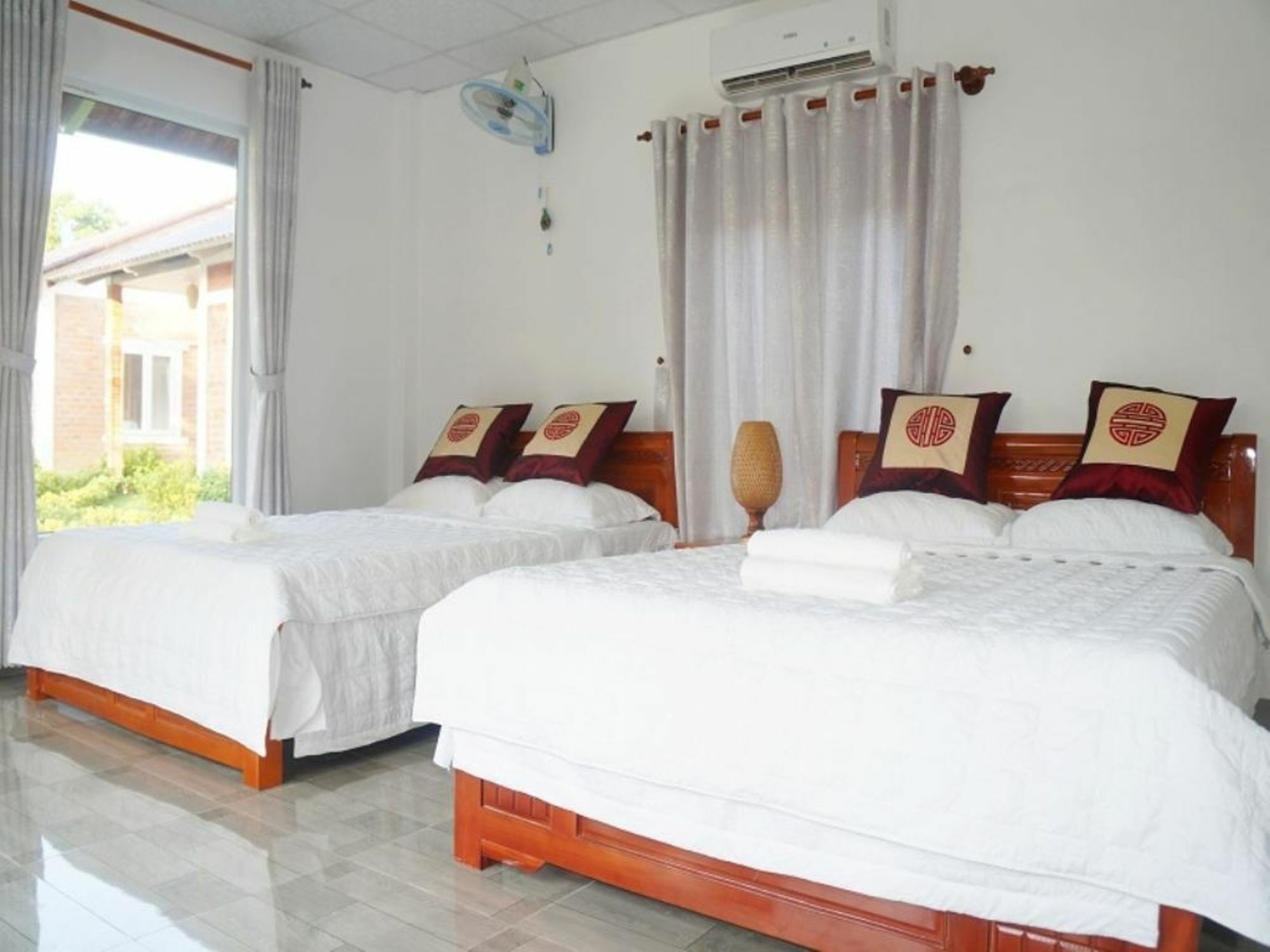 Her Bungalow Khách sạn