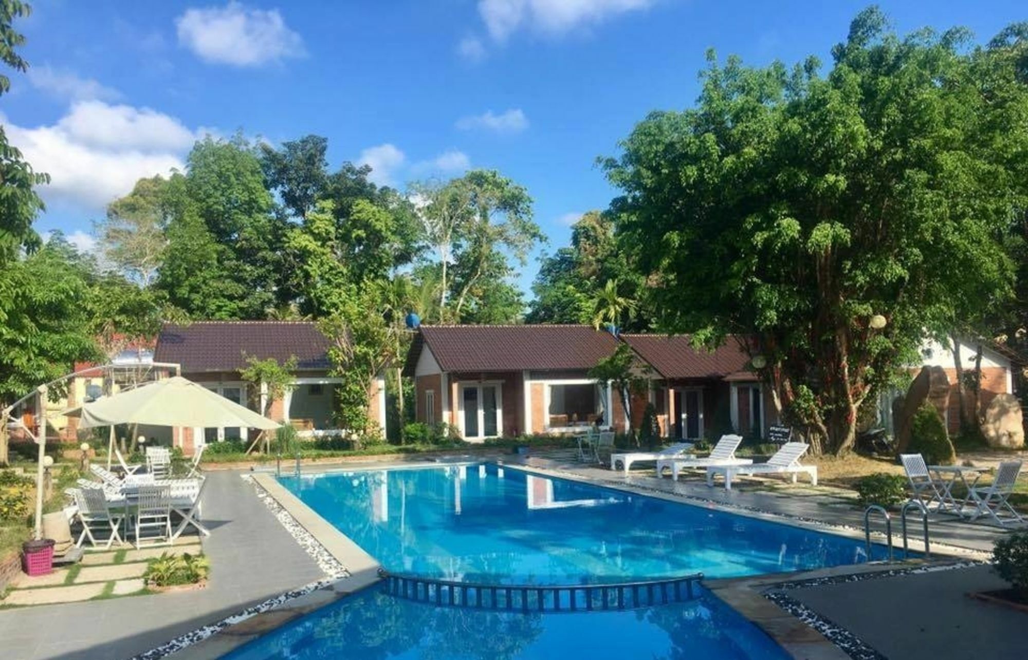Khách sạn Her Bungalow 2*