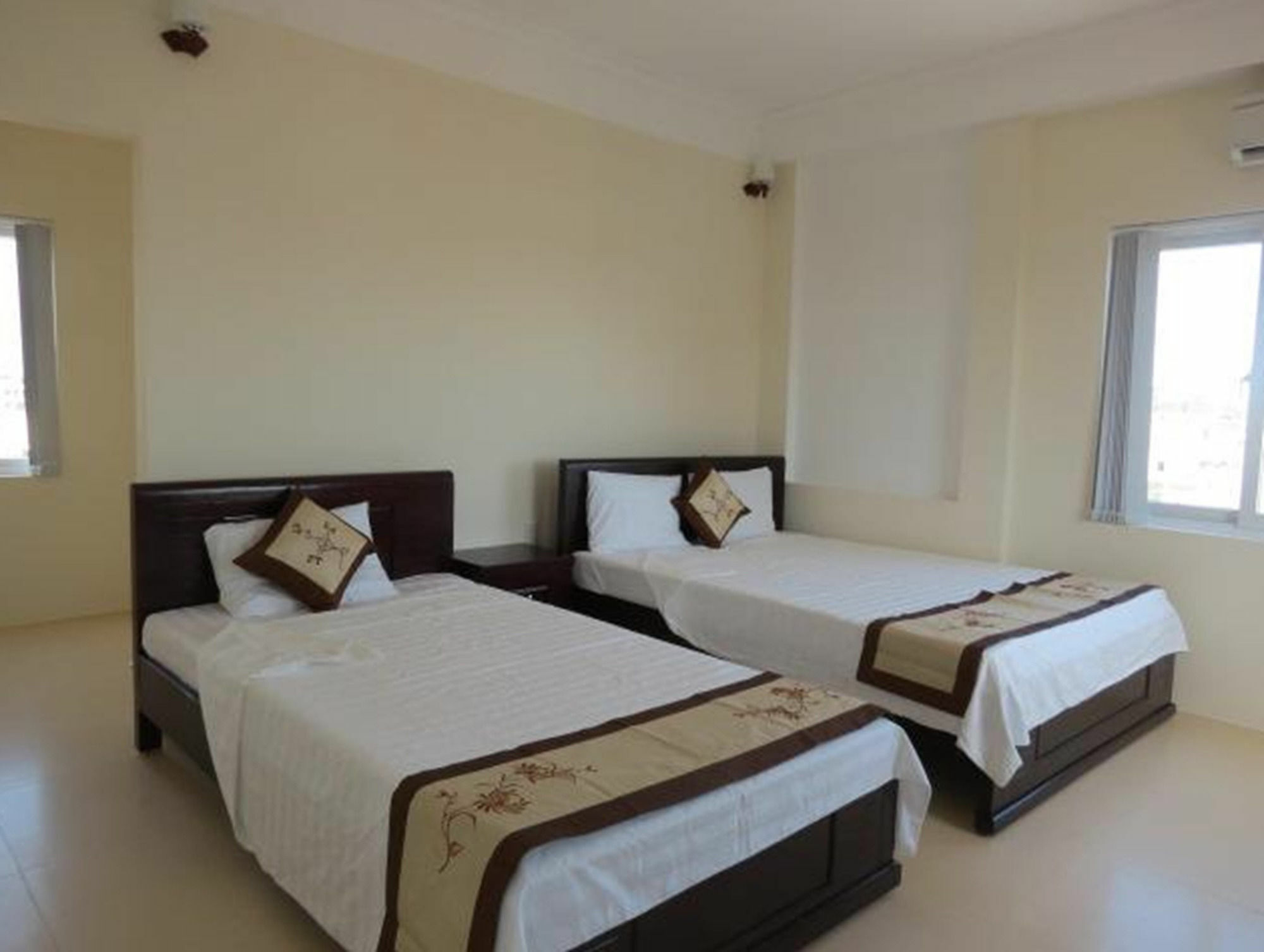 Nam Long Hotel 2*