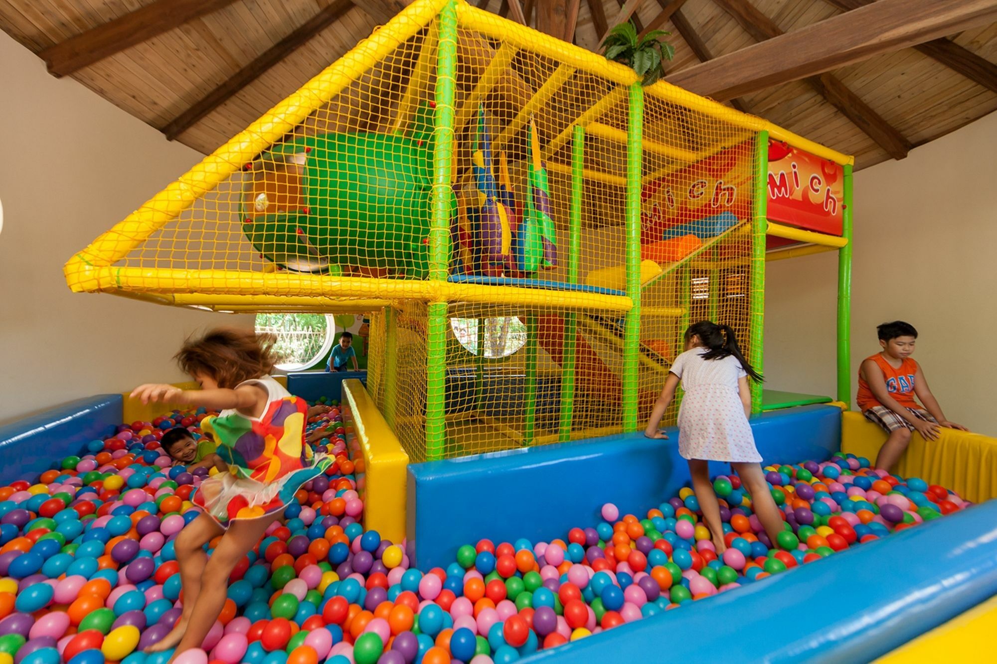 Emeralda Resort