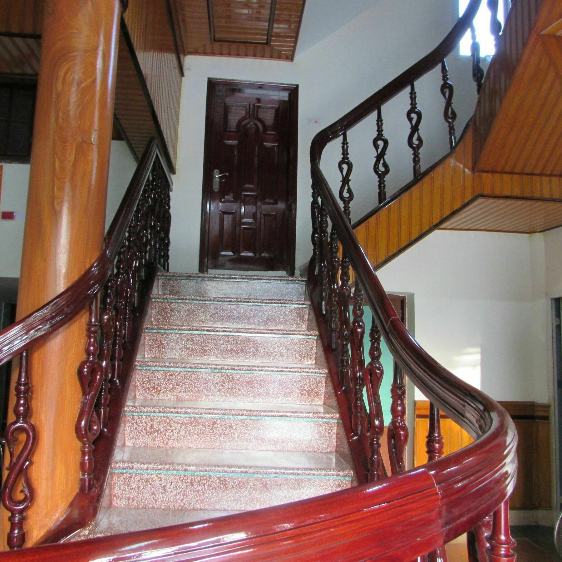Hotel Viet Nhat Halong - Bai Chay 2*