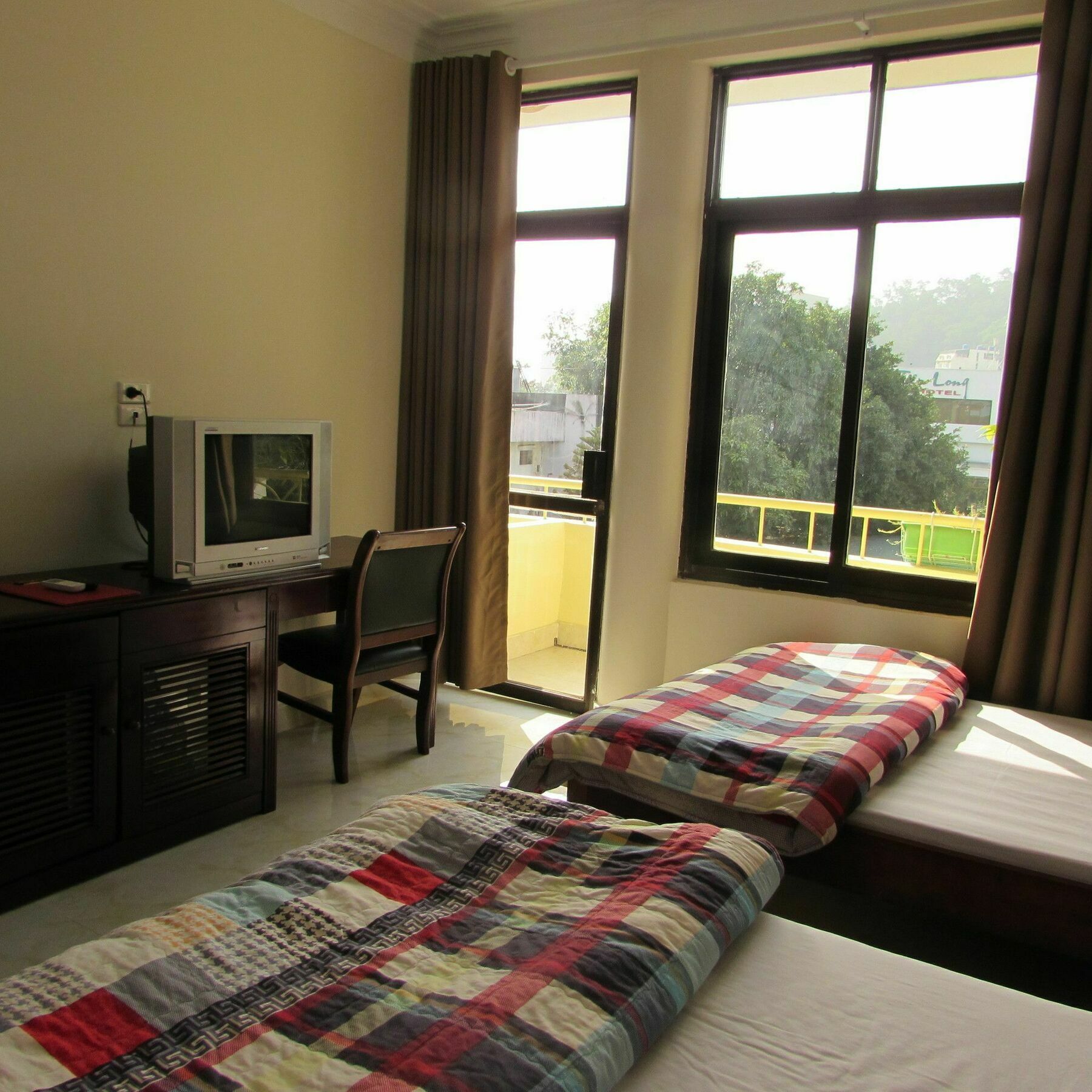 Hotel Viet Nhat Halong - Bai Chay 2*