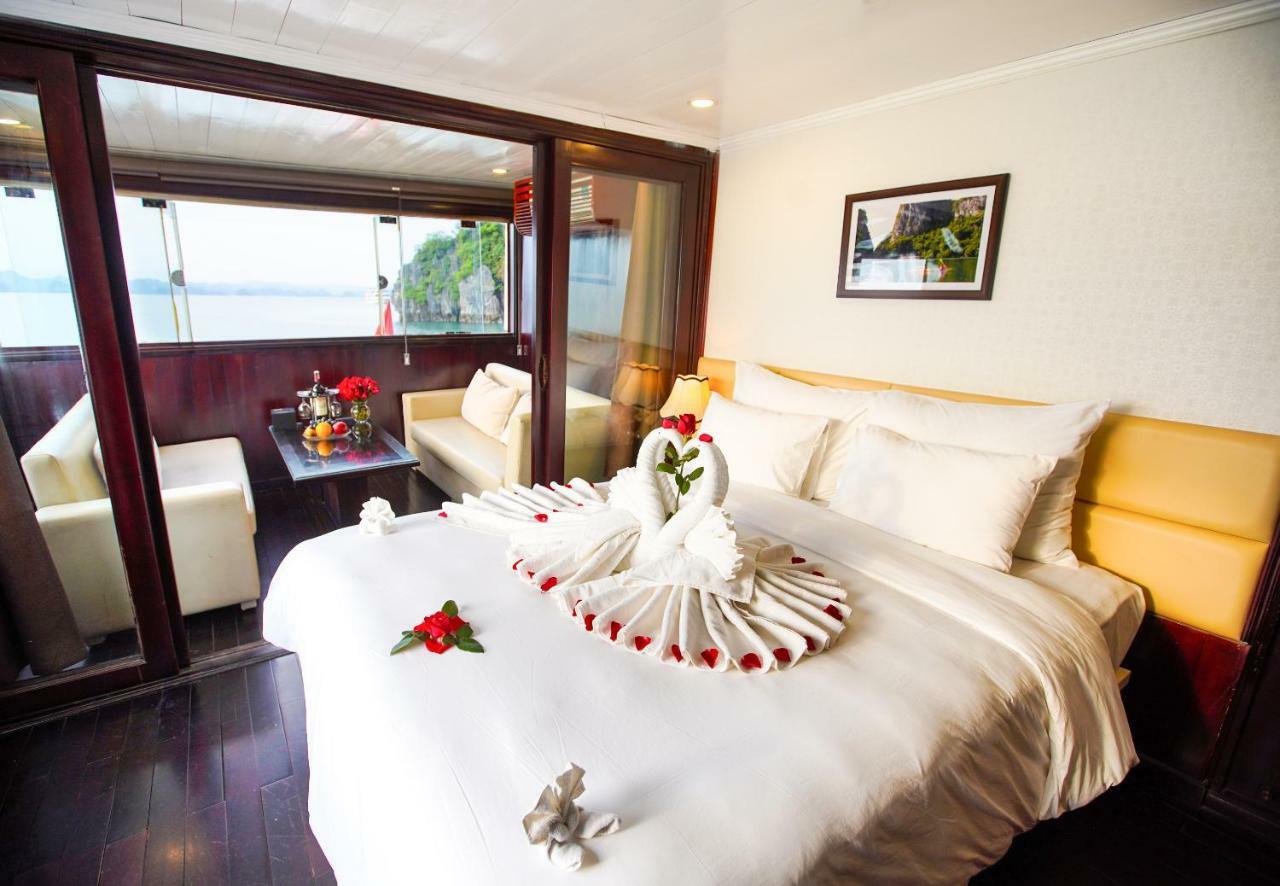 Du Thuyền Paloma Cruise  Hạ Long