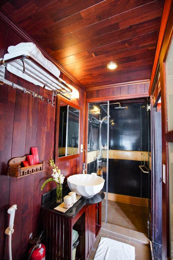 Du Thuyền Paloma Cruise  Hạ Long