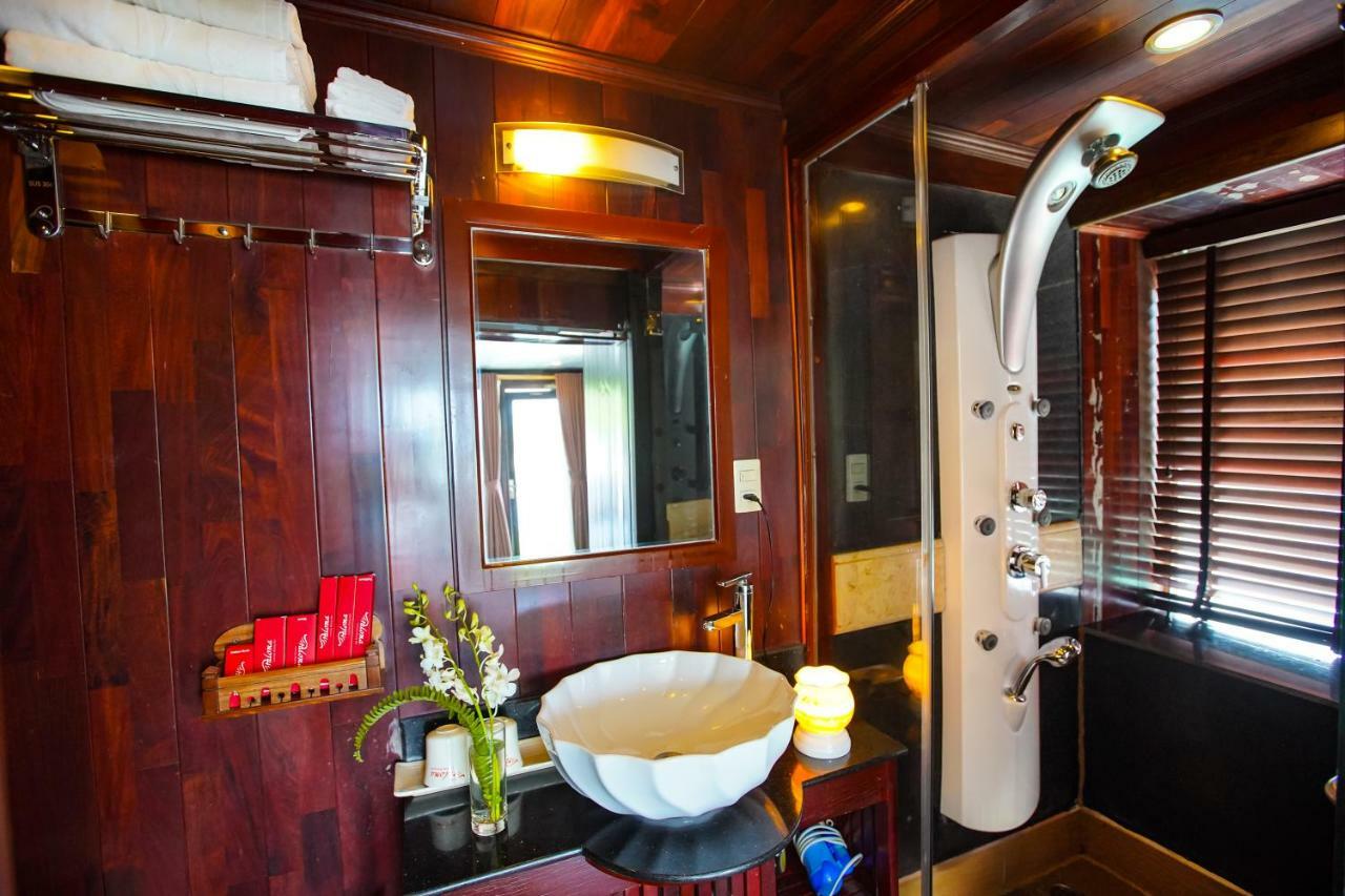 Du Thuyền Paloma Cruise  Hạ Long