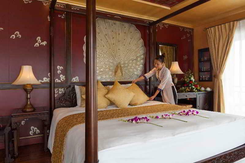  Heritage Line Violet Cruise - Halong Bay & Lan Ha Bay
