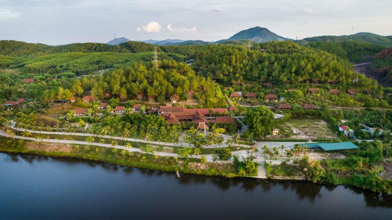 Sankofa Village Hill & 5* Hue