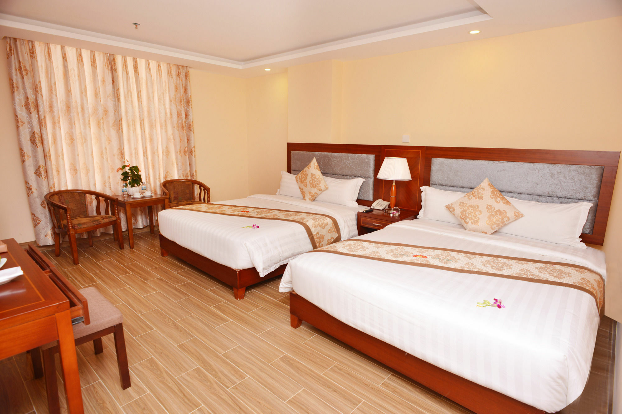Nhat Minh And 4* Da Nang