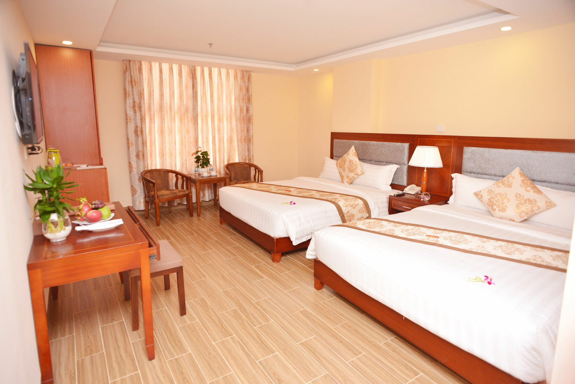 Nhat Minh And 4* Da Nang