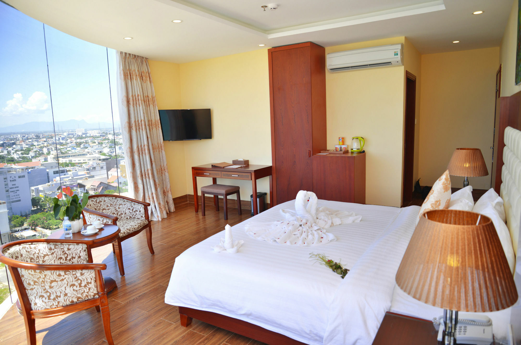Hotel Nhat Minh And Da Nang