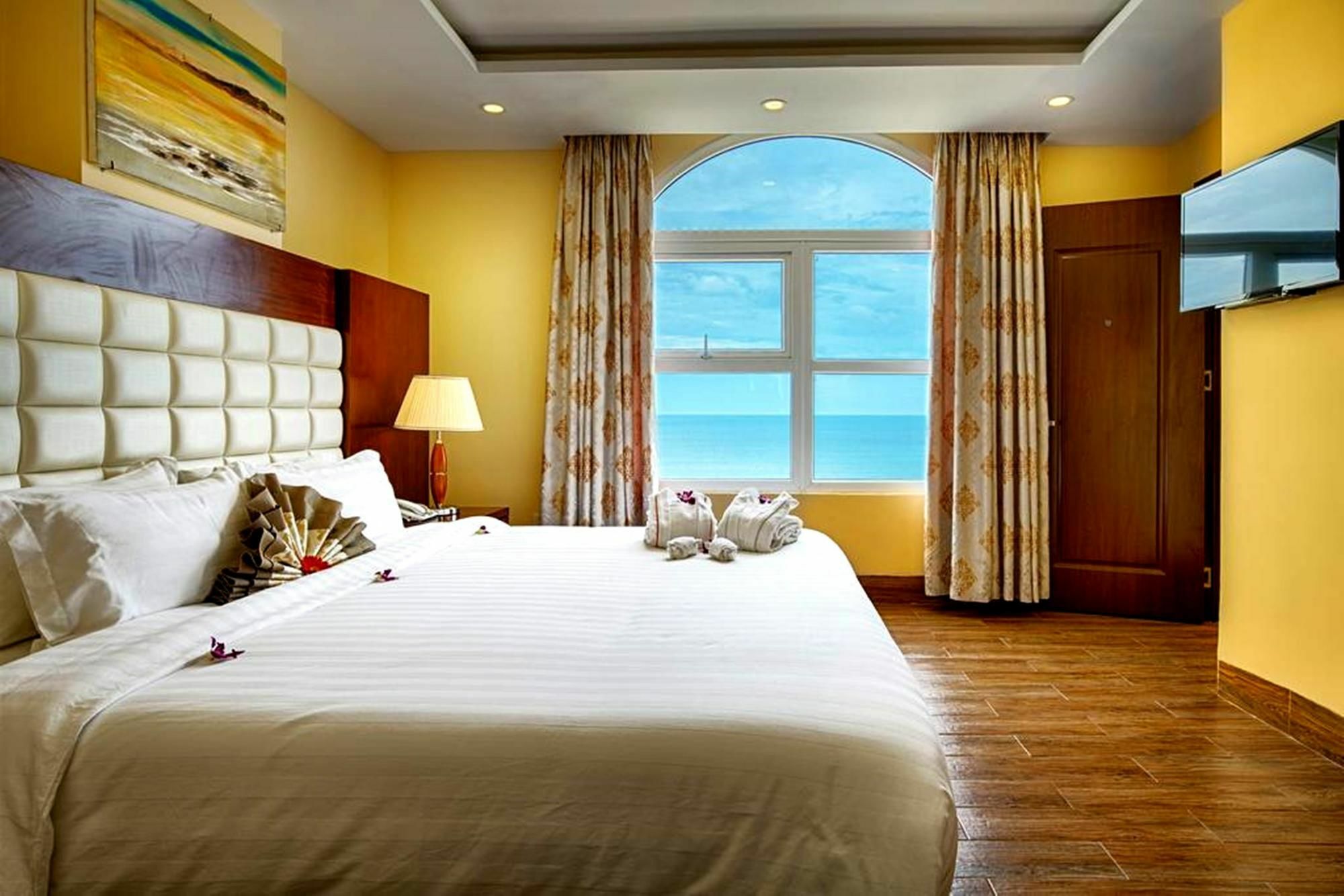 Nhat Minh And 4* Da Nang