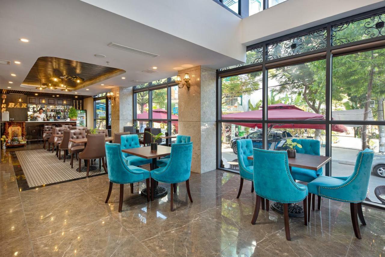 Hotel Cosmos 4*