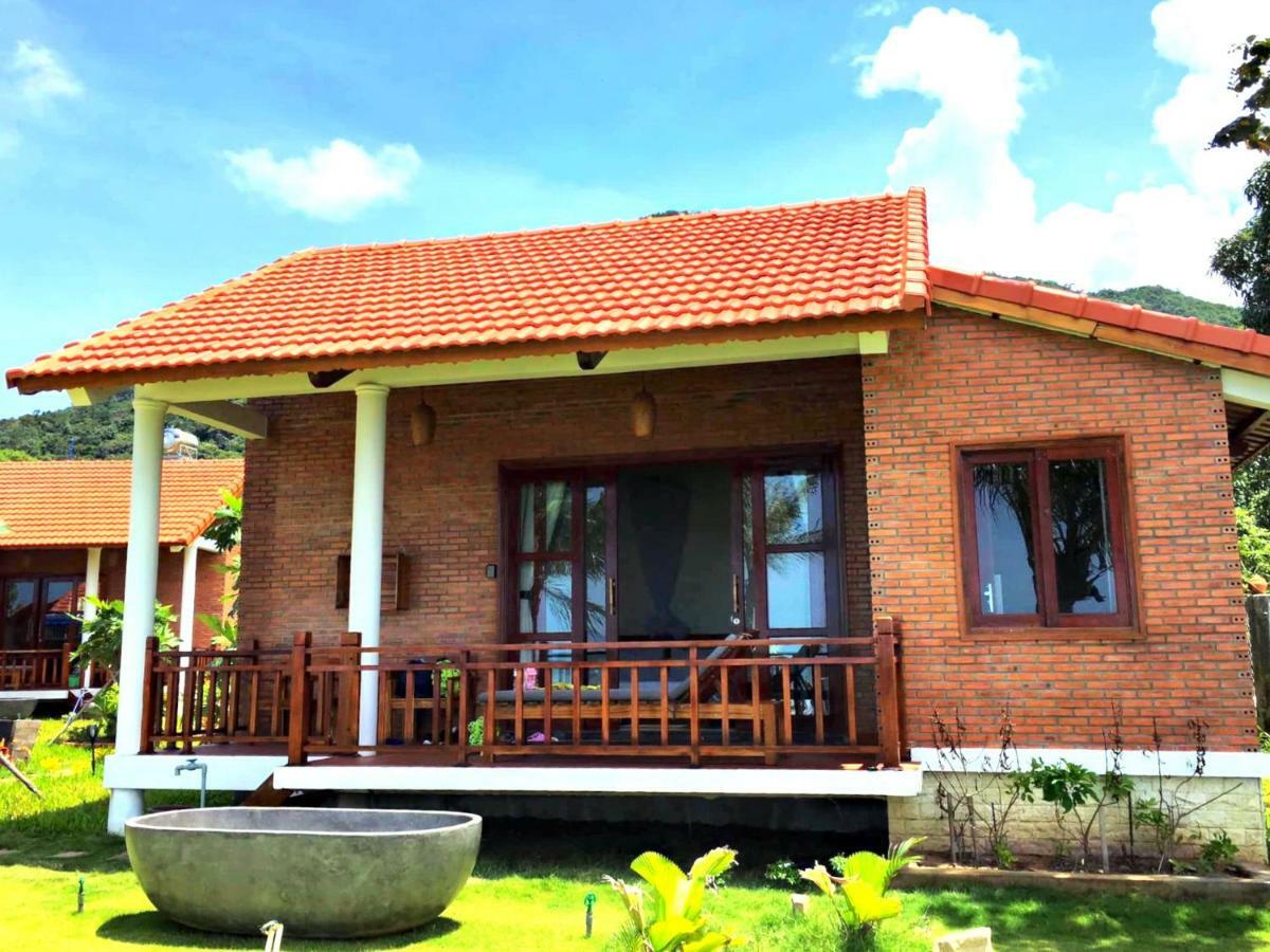Lodge Lotus