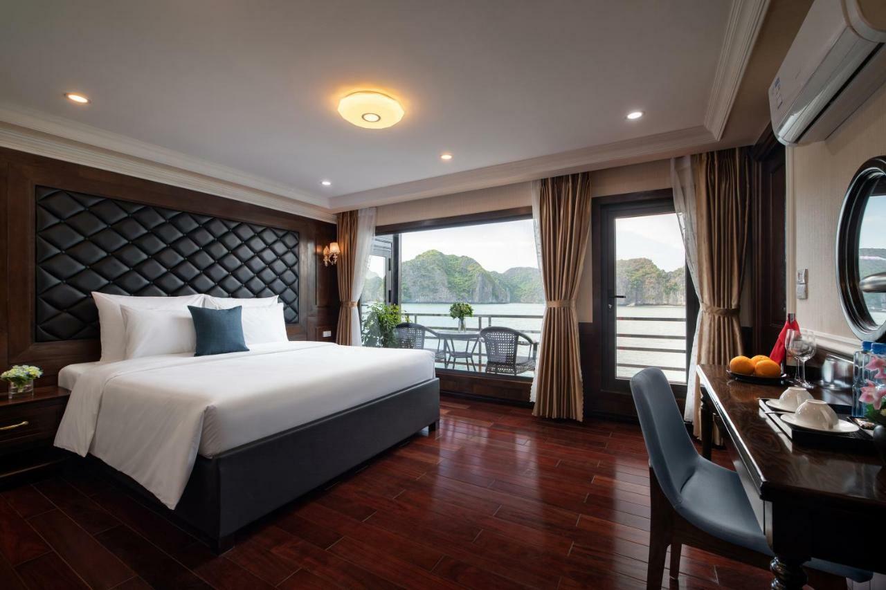 Botel La Pandora Cruises