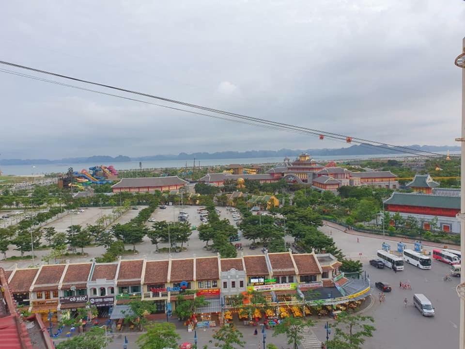 Thuy Duong * Ha Long