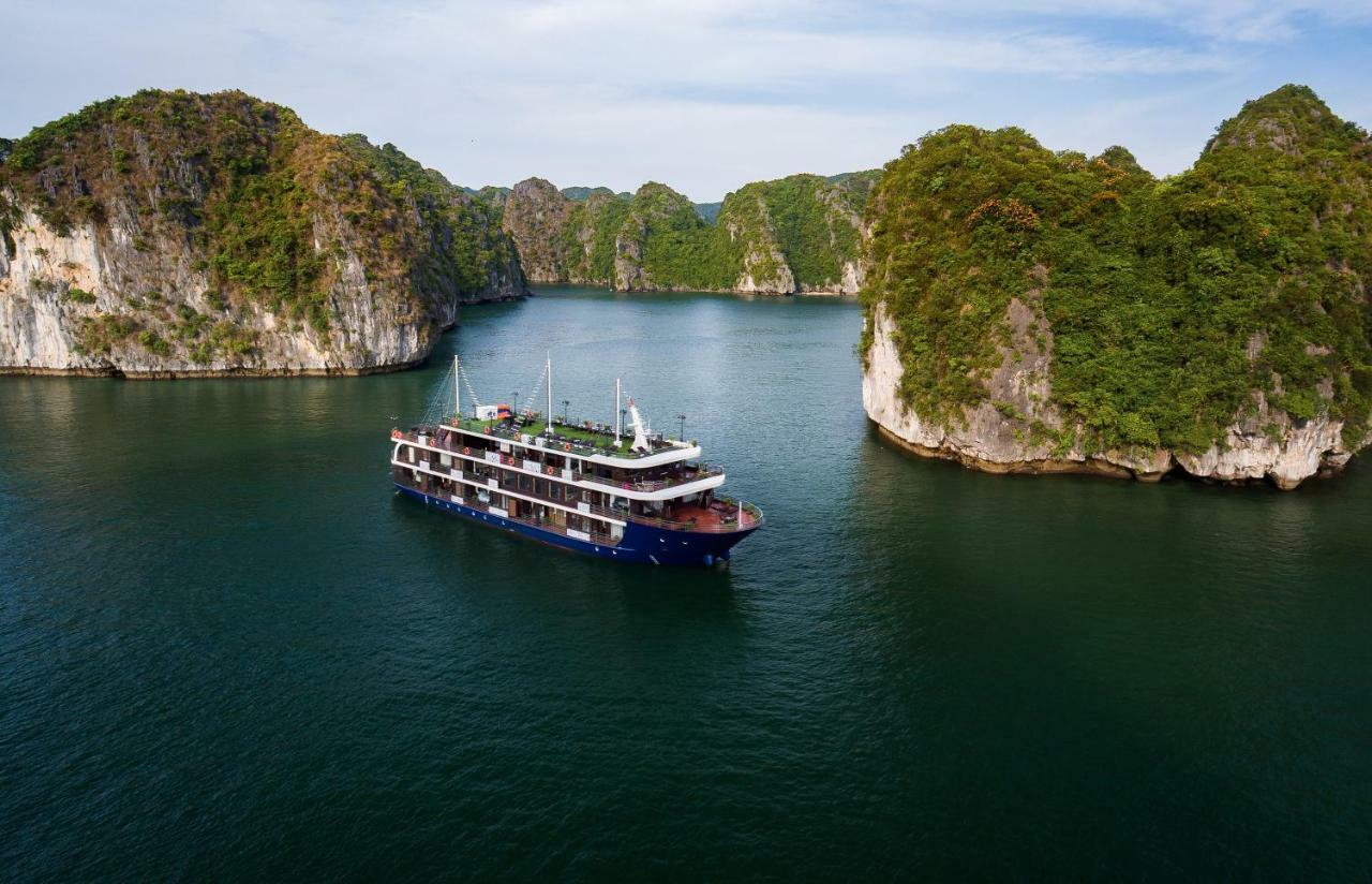 Botel La Pandora Cruises
