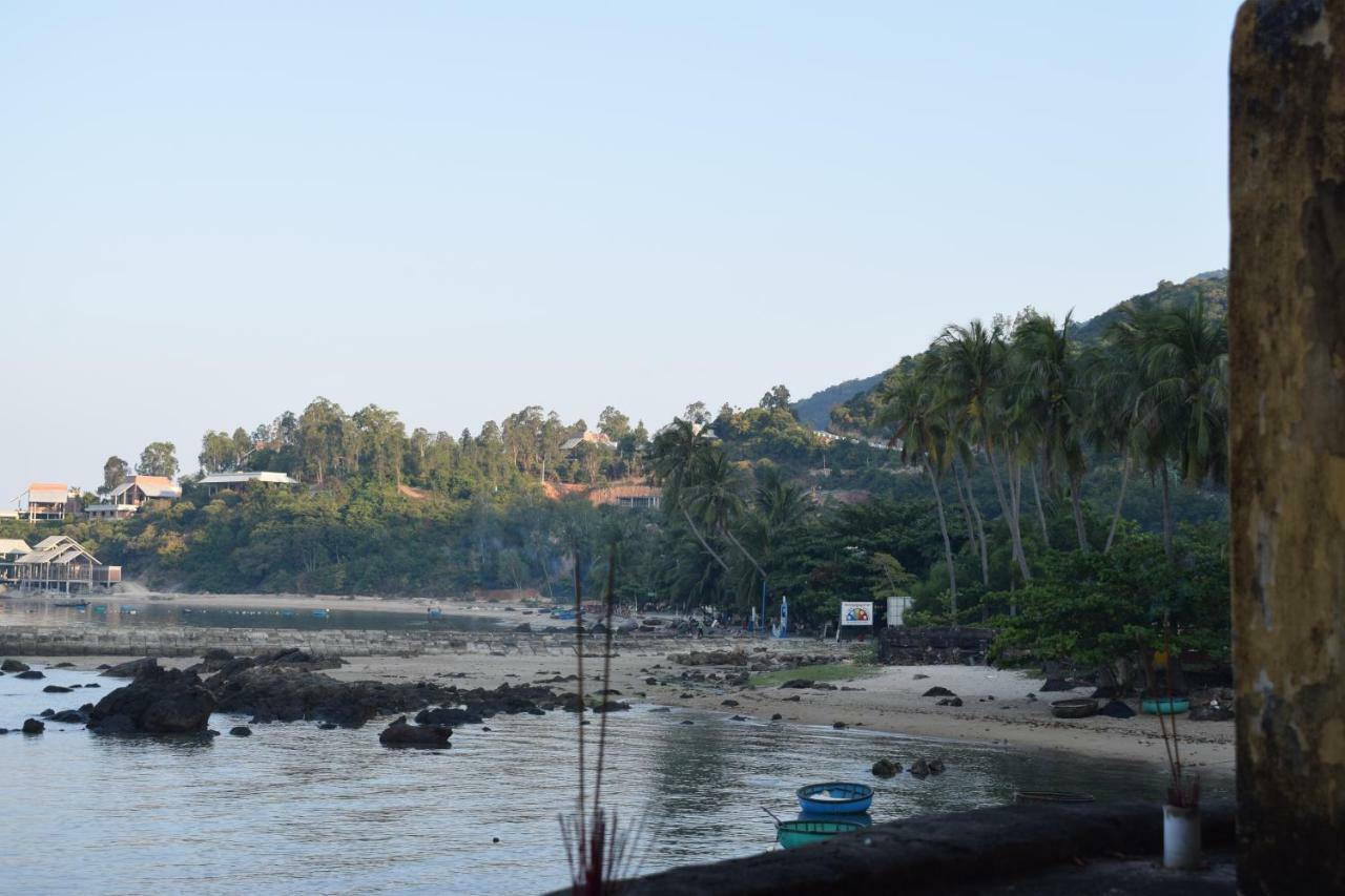 Cham Island Smiles *