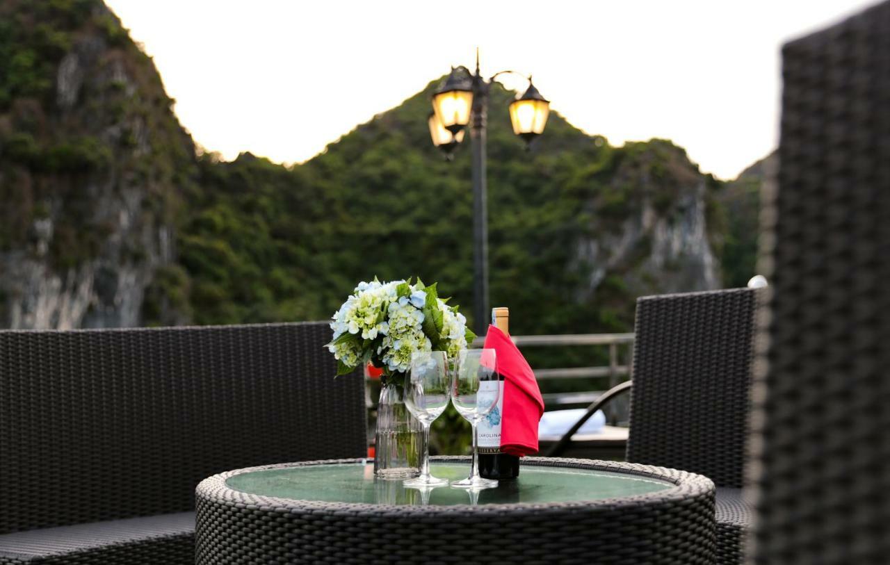 La Pandora Cruises Botel Ha Long