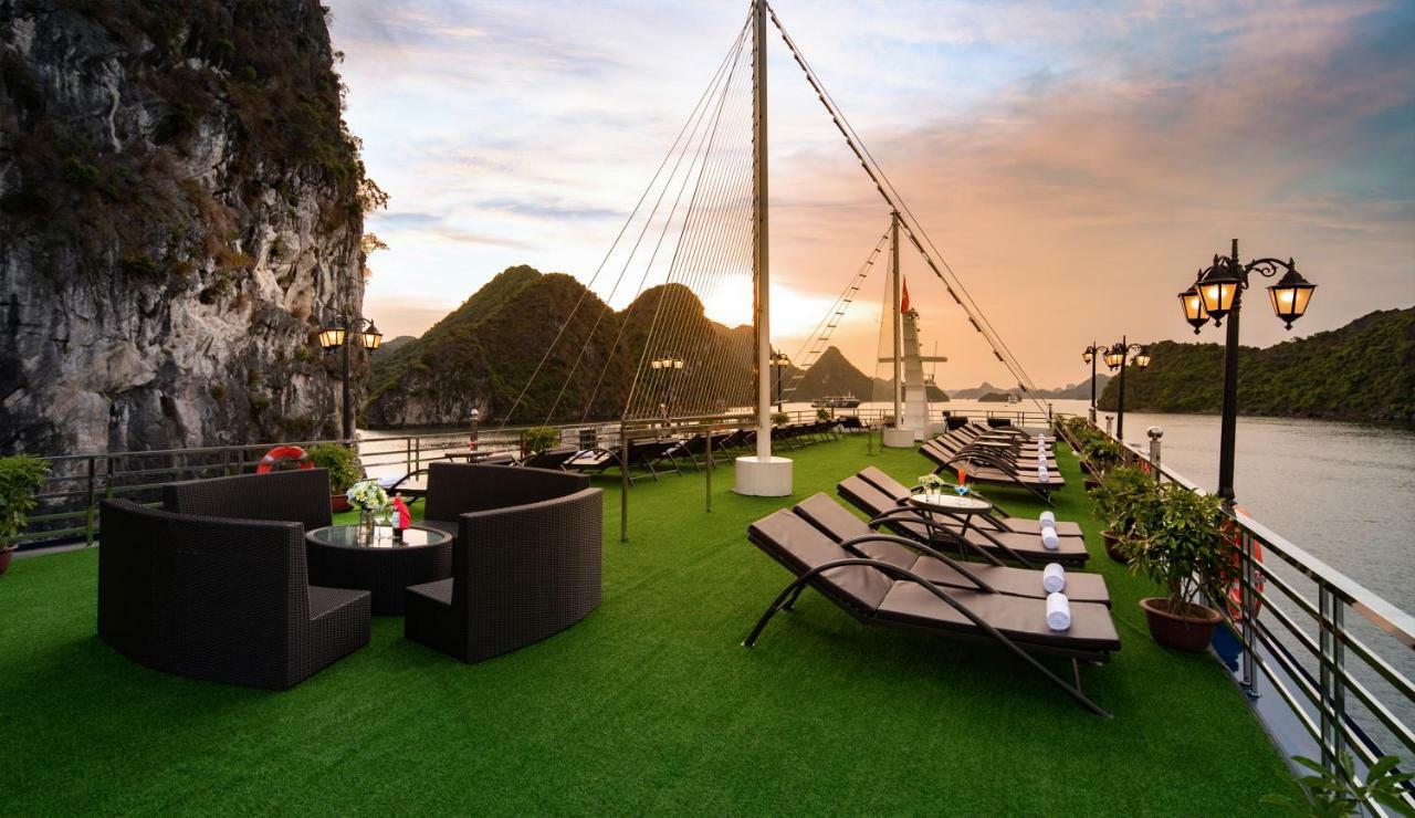 La Pandora Cruises Botel Ha Long